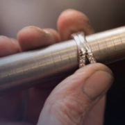 Így zajlik a gyűrű szűkítés menete - Becsei Jewelry