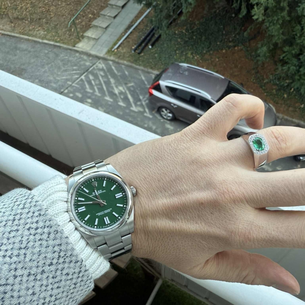 Rolex órához készült egyedi smaragd gyűrű